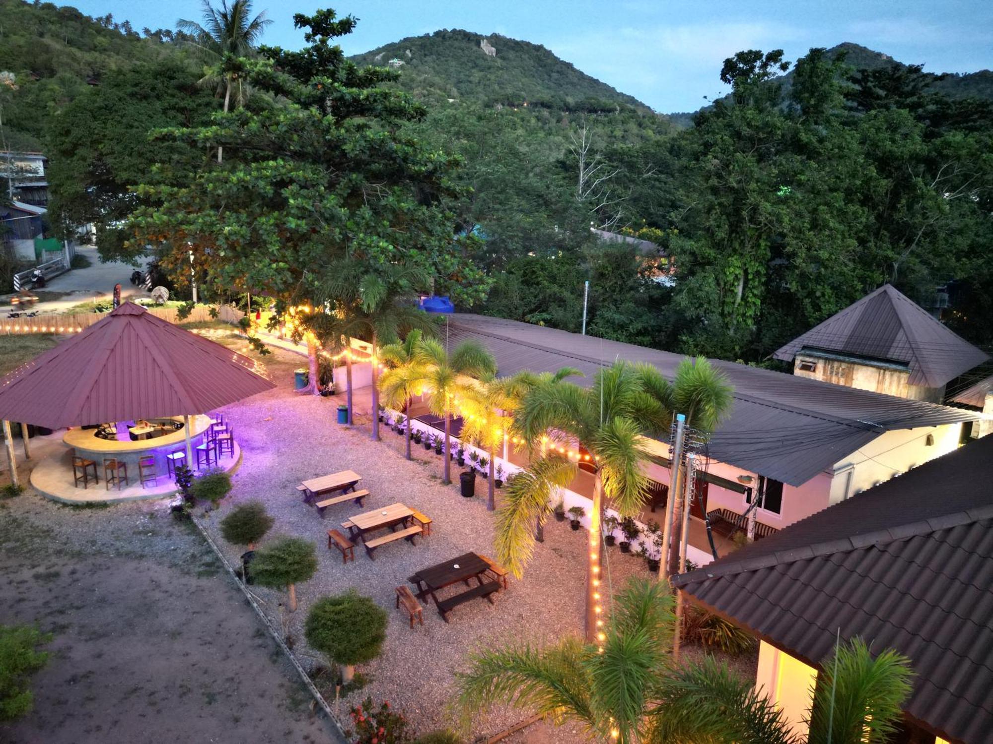 Escape Divers - Jungle Hostel And Dive Centre Ko Tao Esterno foto